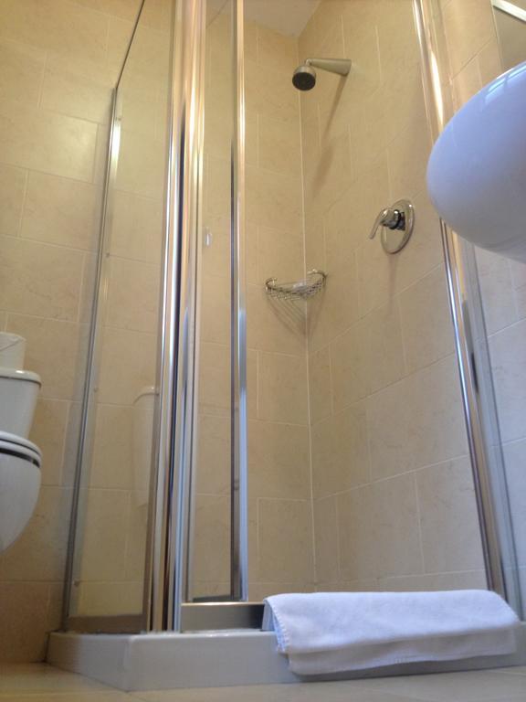 Dan Linehan'S B&B Killarney Room photo